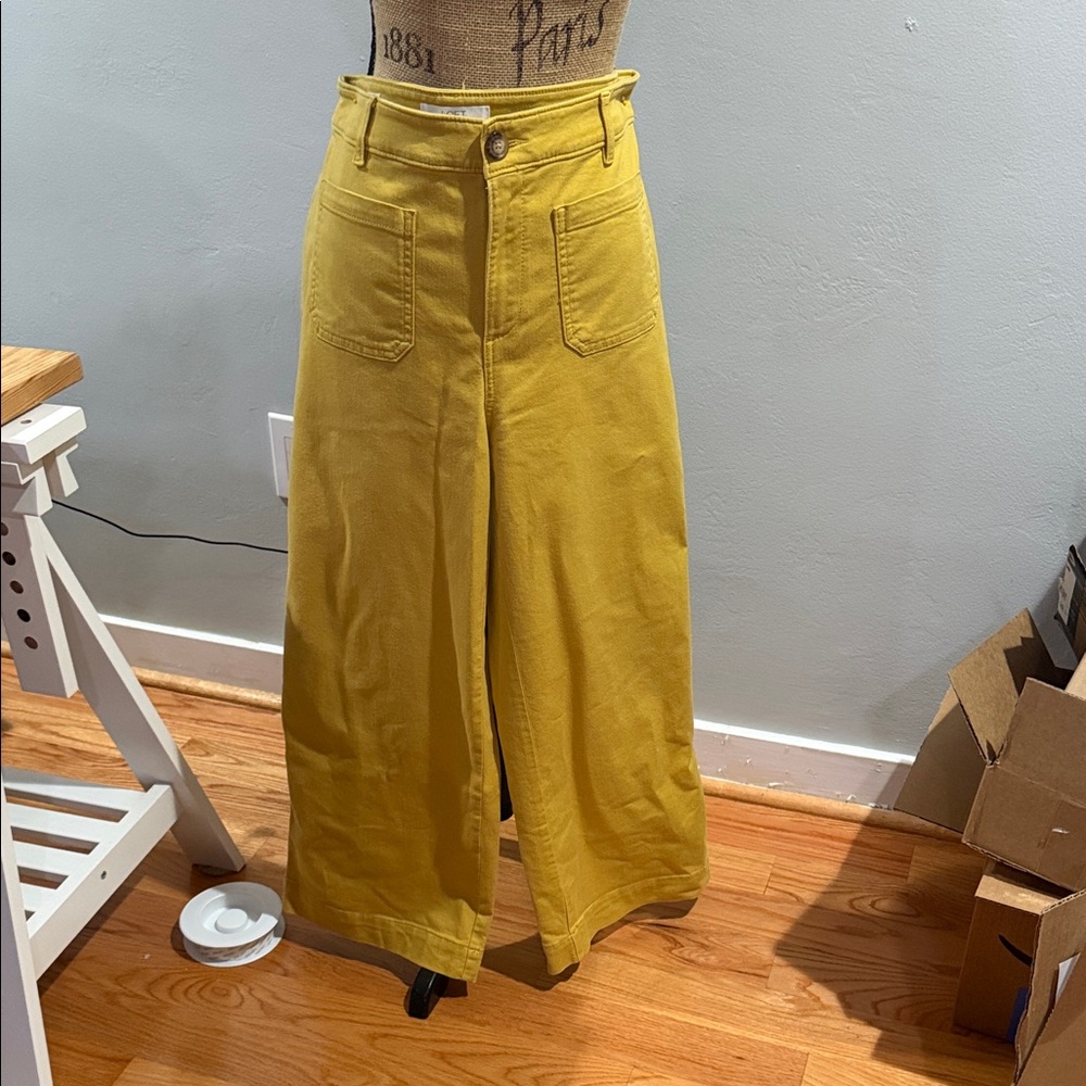 Loft white leg crop yellow pants